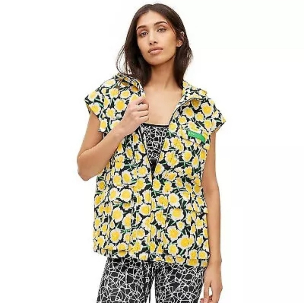 Women's Nylon Packable Yellow Poppy Short Sleeve Hooded Vest DVF